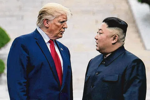 尽管目前还很难进行结论性判断，但第四次特金会的举行是有可能的，走向也会对东北亚安全发展产生较大影响。图为特朗普与金正恩。（档案照片）